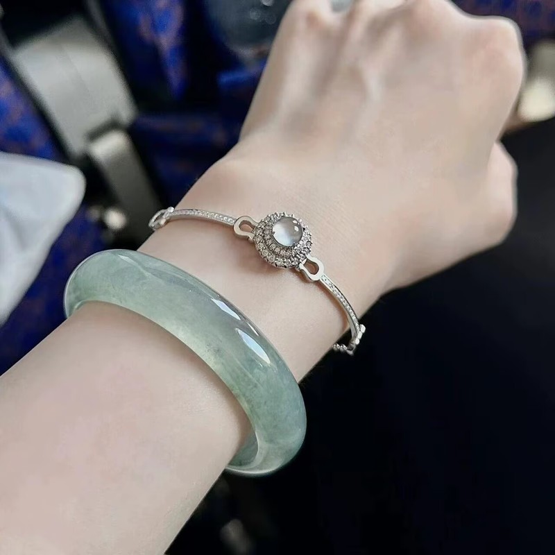 꽃무늬 팔찌, 오일 그린 색상의 고품질 아이스 제이디트 - Bracelets 리뷰 및 가격